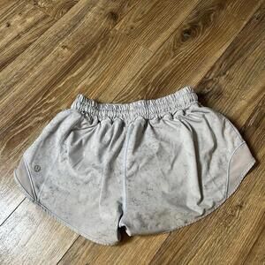 Lululemon Hotty Hot Low Rise 2.5” Shorts Lined Size 4 Gravel Dust Pastel Blue